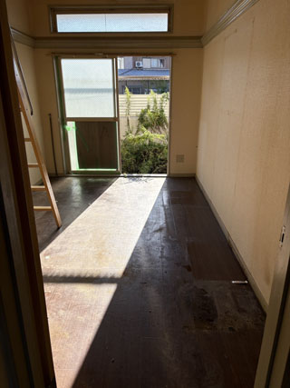 部屋入り口からのビフォア、撤去後、アフター