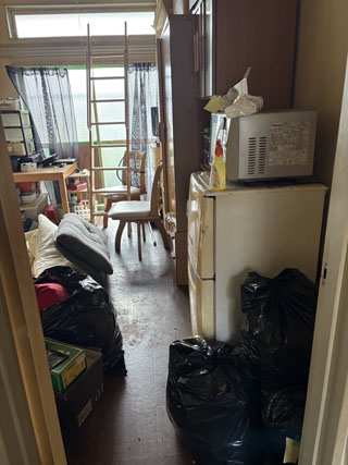 部屋入り口からのビフォア、撤去後、アフター
