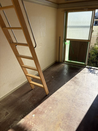 部屋左手のビフォア、撤去後、アフター
