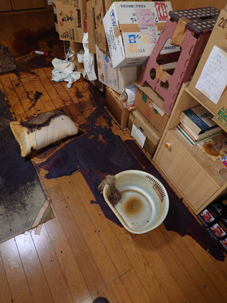 亡くなった場所左手の撤去後、清掃後、アフター