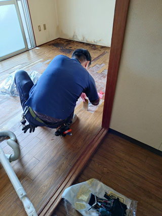 床剥ぎの作業風景