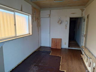 部屋奥のビフォアアフター