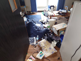 部屋入り口のビフォアアフター