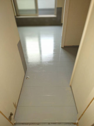 部屋4入口のビフォアアフター